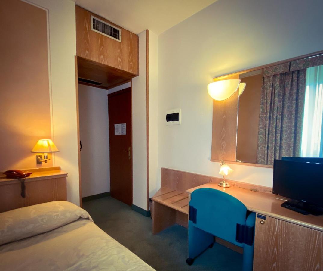 Hotel Riviera Segrate Bagian luar foto