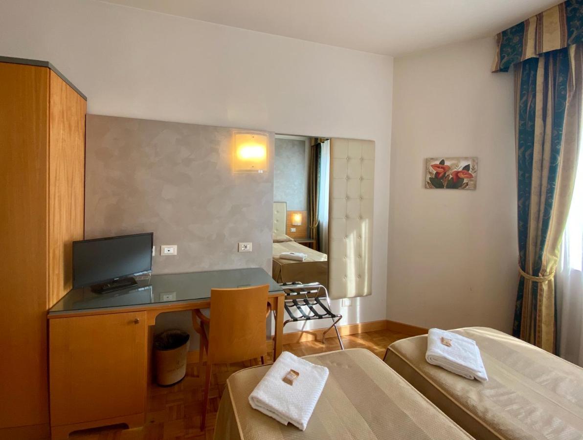 Hotel Riviera Segrate Bagian luar foto