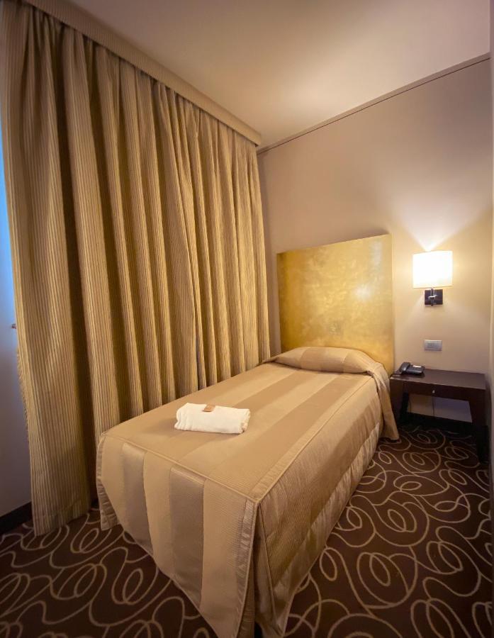 Hotel Riviera Segrate Bagian luar foto