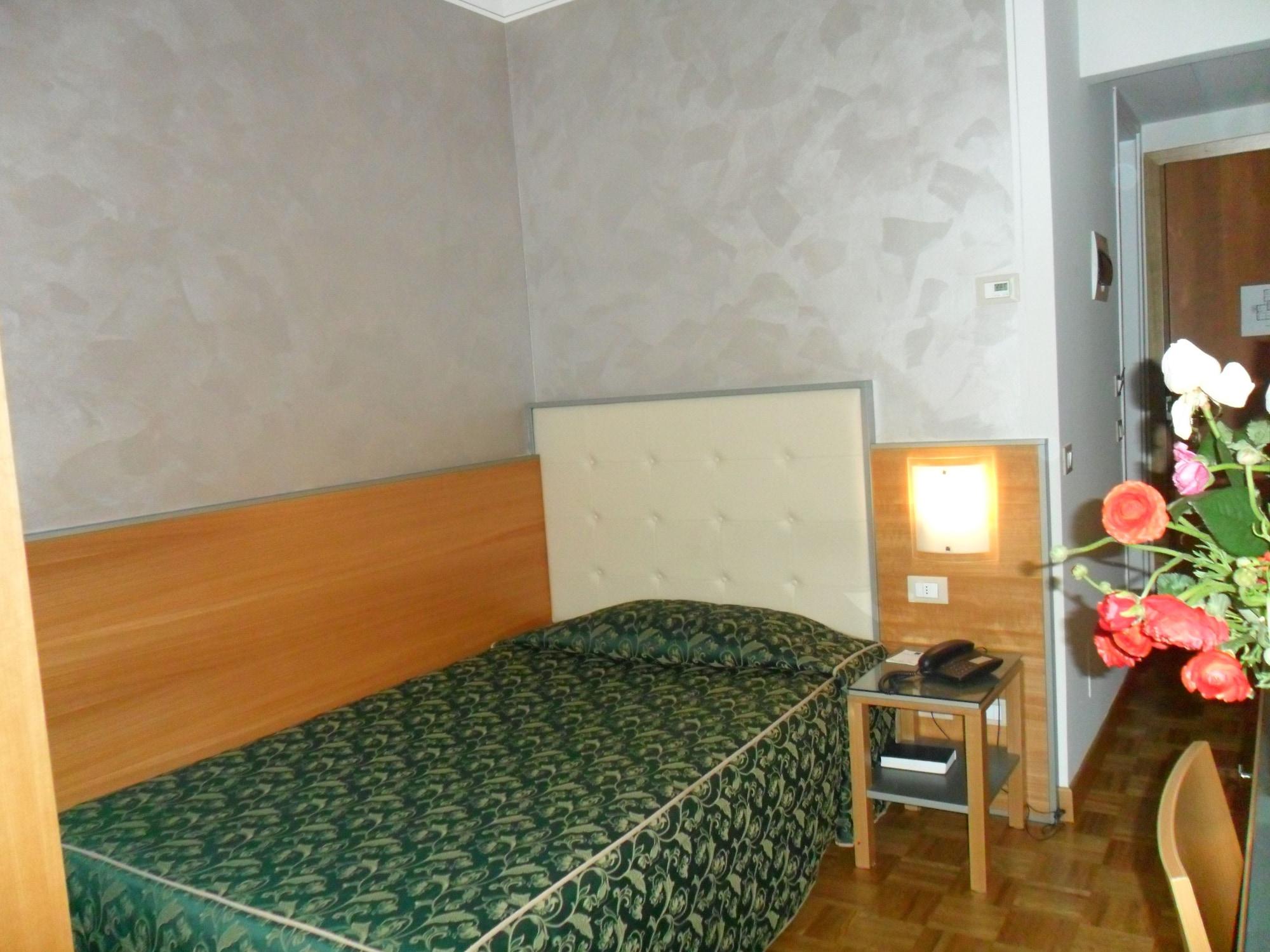 Hotel Riviera Segrate Bagian luar foto