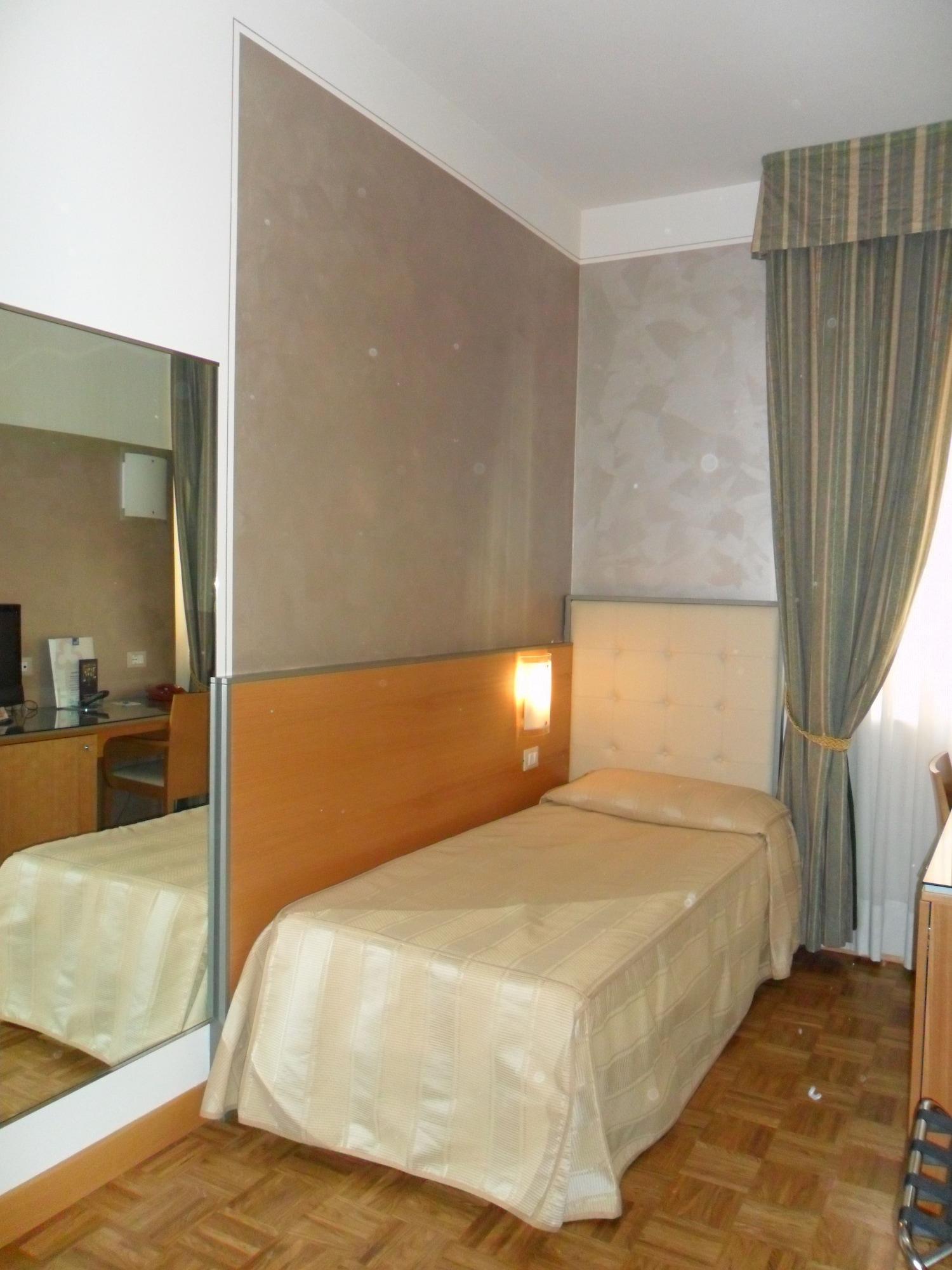 Hotel Riviera Segrate Bagian luar foto