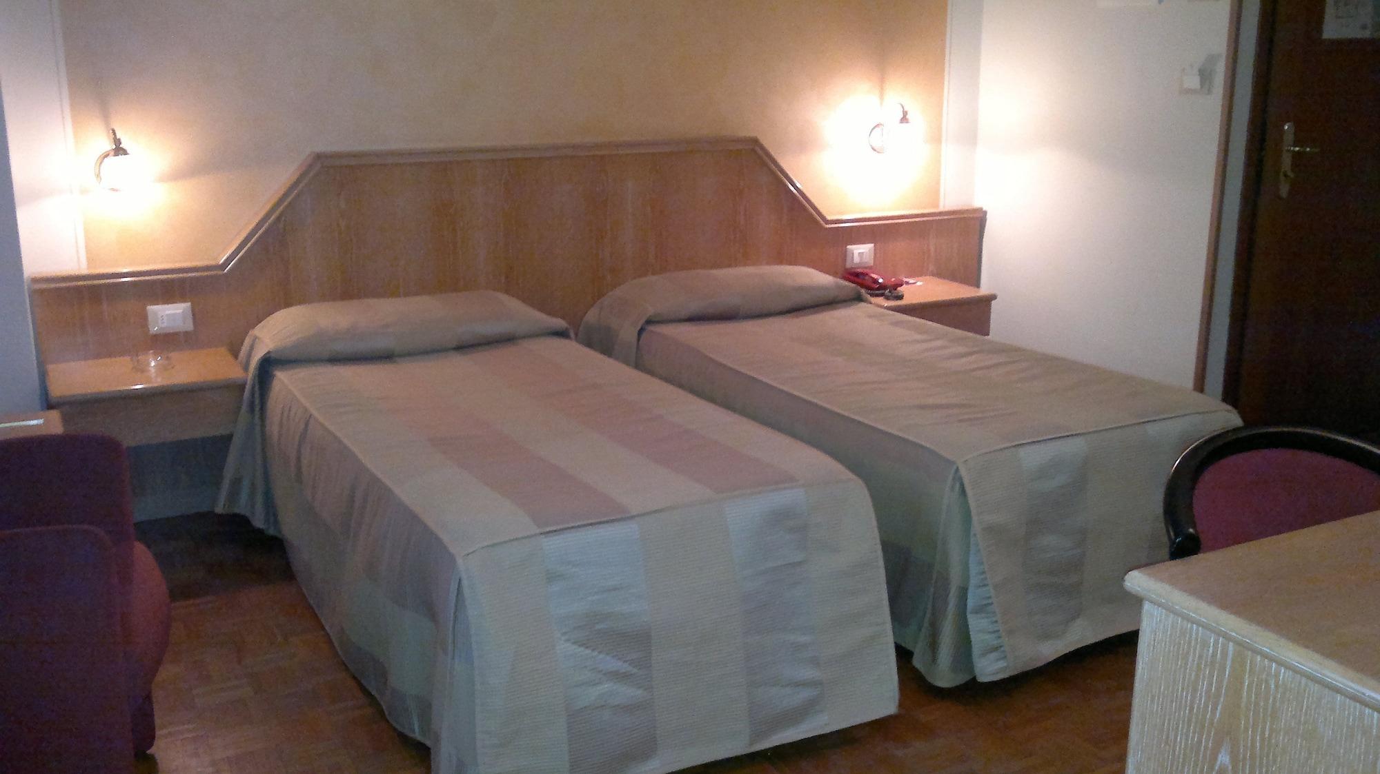 Hotel Riviera Segrate Bagian luar foto