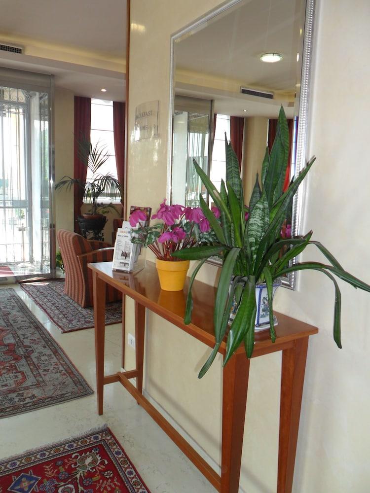 Hotel Riviera Segrate Bagian luar foto