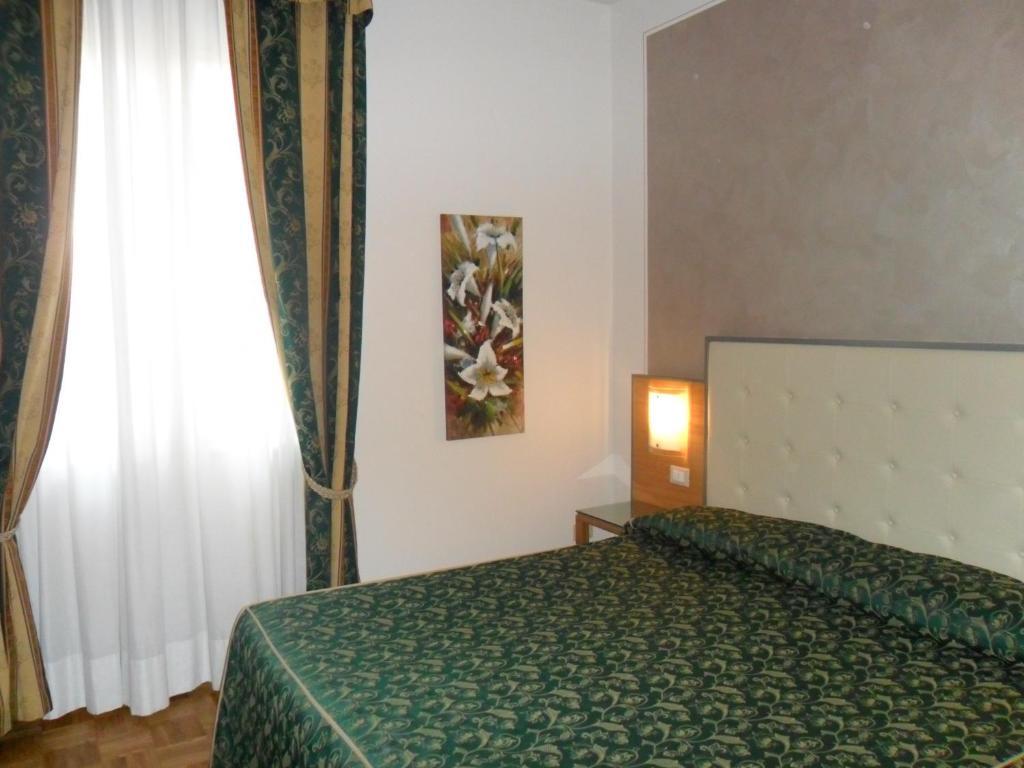 Hotel Riviera Segrate Ruang foto