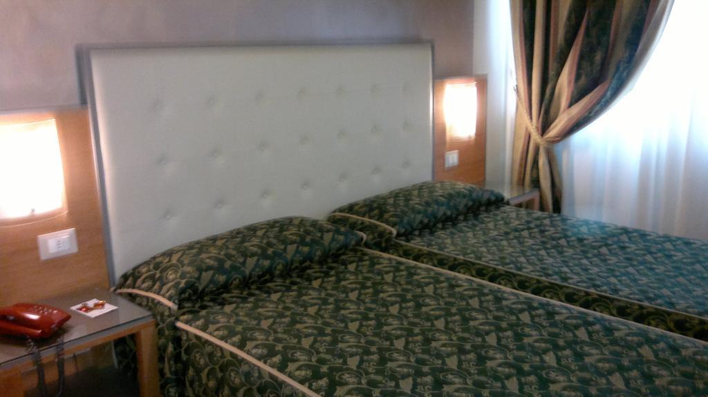 Hotel Riviera Segrate Ruang foto