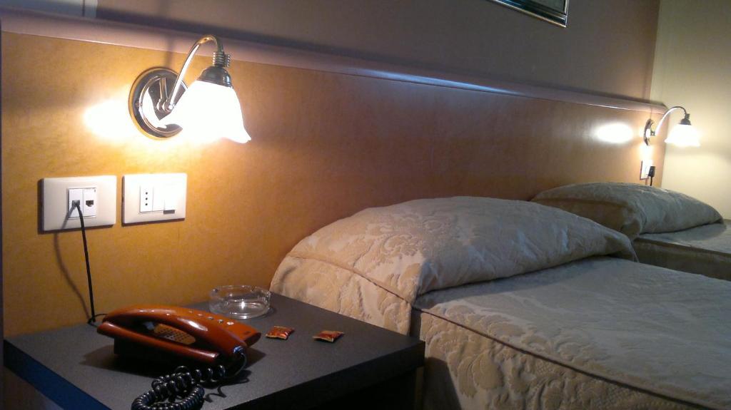 Hotel Riviera Segrate Ruang foto